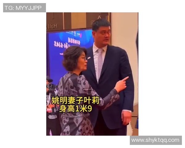 姚明陪伴父母共度温馨时光展现亲情与家庭价值的重要性