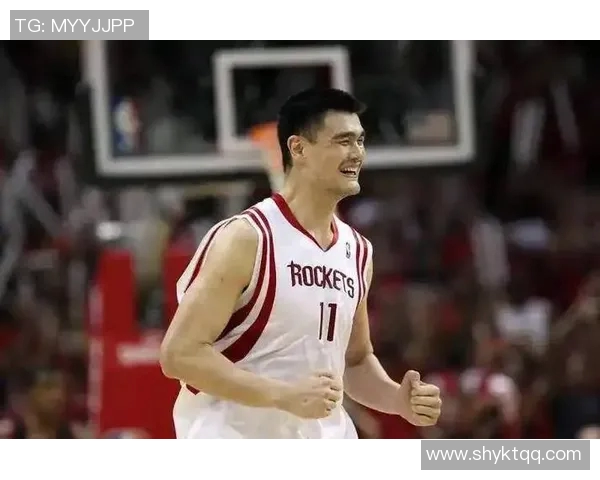 詹姆斯与姚明在赛场上的激烈碰撞引发的篮球文化深思与讨论